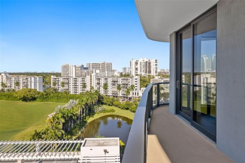 Apartment in Hallandale Beach, Florida 2 bedrooms, 137.77 sq.m. № 2002979 - photo 13