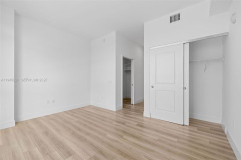 Apartment in Hallandale Beach, Florida 2 bedrooms, 137.77 sq.m. № 2002979 - photo 23