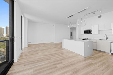 Apartment in Hallandale Beach, Florida 2 bedrooms, 137.77 sq.m. № 2002979 - photo 8