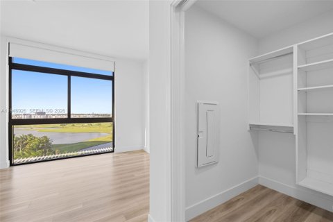 Apartment in Hallandale Beach, Florida 2 bedrooms, 137.77 sq.m. № 2002979 - photo 22