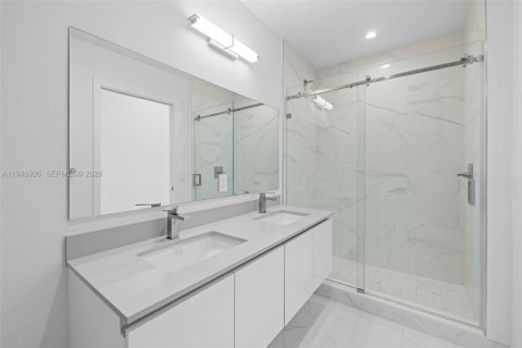 Apartment in Hallandale Beach, Florida 2 bedrooms, 137.77 sq.m. № 2002979 - photo 27