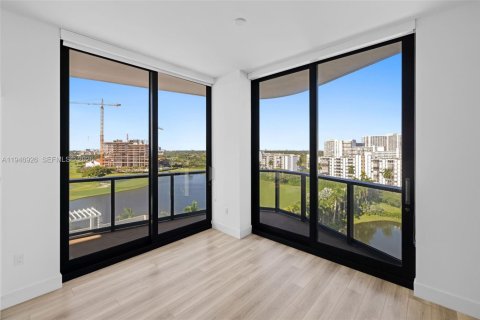 Apartment in Hallandale Beach, Florida 2 bedrooms, 137.77 sq.m. № 2002979 - photo 10