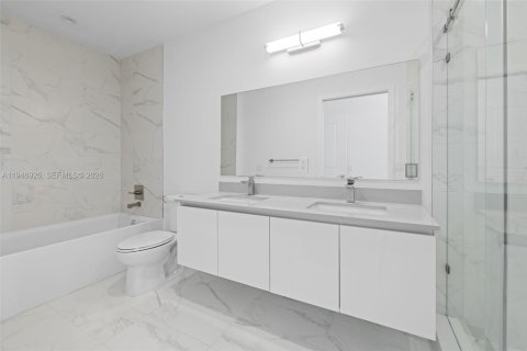 Apartment in Hallandale Beach, Florida 2 bedrooms, 137.77 sq.m. № 2002979 - photo 26