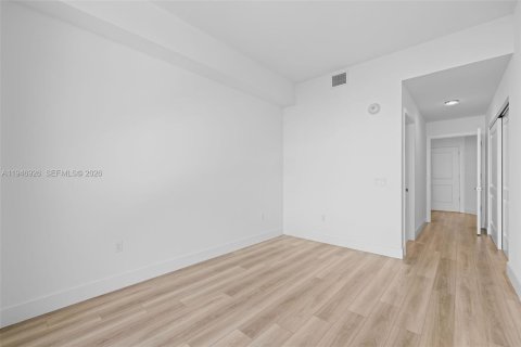 Apartment in Hallandale Beach, Florida 2 bedrooms, 137.77 sq.m. № 2002979 - photo 30