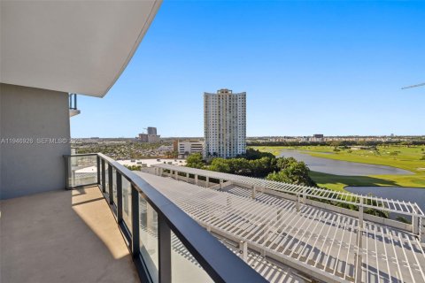 Apartment in Hallandale Beach, Florida 2 bedrooms, 137.77 sq.m. № 2002979 - photo 11