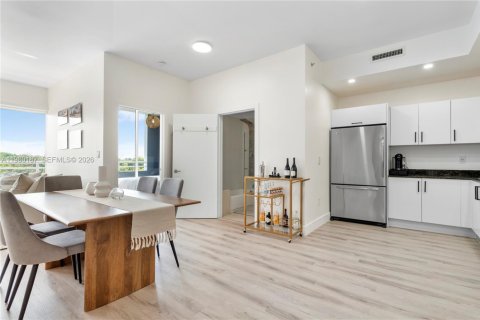 Condo in Miami, Florida, 1 bedroom  № 2043148 - photo 12