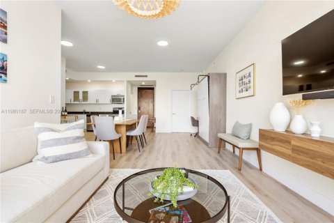 Condo in Miami, Florida, 1 bedroom  № 2043148 - photo 11