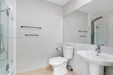 Condo in Miami, Florida, 1 bedroom  № 2043148 - photo 17