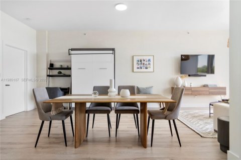 Condo in Miami, Florida, 1 bedroom  № 2043148 - photo 7