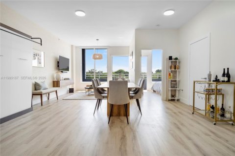 Condo in Miami, Florida, 1 bedroom  № 2043148 - photo 8