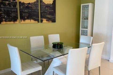 Condominio en alquiler en Doral, Florida, 2 dormitorios, 99.96 m2 № 1973032 - foto 3