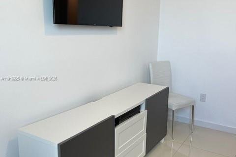 Condominio en alquiler en Doral, Florida, 2 dormitorios, 99.96 m2 № 1973032 - foto 9