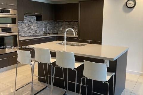 Condominio en alquiler en Doral, Florida, 2 dormitorios, 99.96 m2 № 1973032 - foto 2