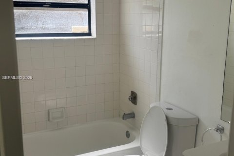 Condo in Hialeah, Florida, 2 bedrooms  № 2086646 - photo 3