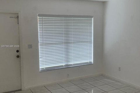 Condo in Hialeah, Florida, 2 bedrooms  № 2086646 - photo 2