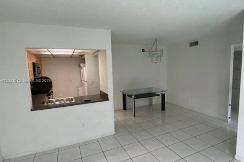 Condo in Hialeah, Florida, 2 bedrooms  № 2086646 - photo 13