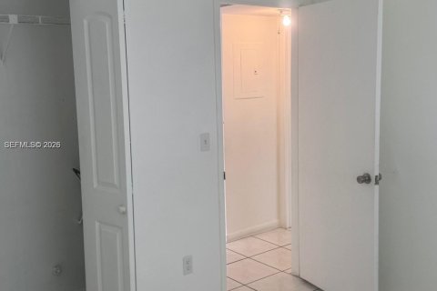Condo in Hialeah, Florida, 2 bedrooms  № 2086646 - photo 6