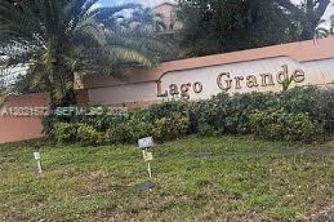 Condo in Hialeah, Florida, 2 bedrooms  № 2086646