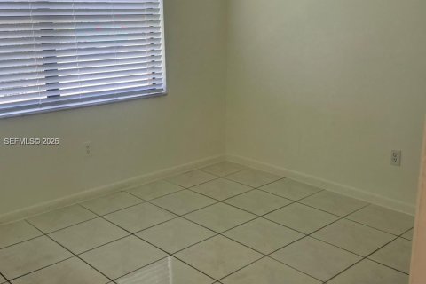 Condo in Hialeah, Florida, 2 bedrooms  № 2086646 - photo 8