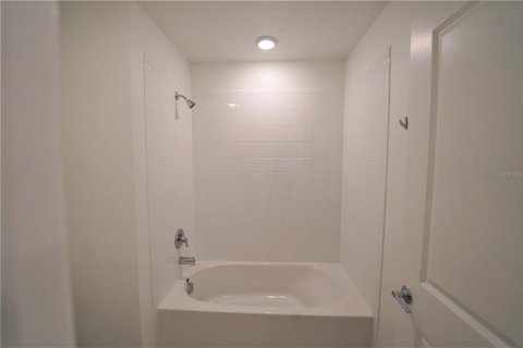Villa ou maison à louer à Groveland, Floride: 5 chambres, 218.78 m2 № 2408057 - photo 25