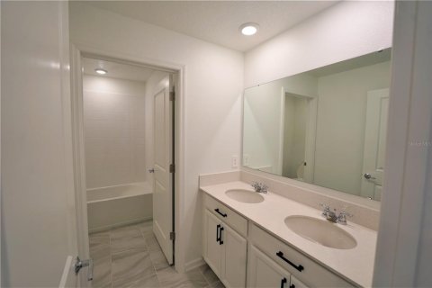 Villa ou maison à louer à Groveland, Floride: 5 chambres, 218.78 m2 № 2408057 - photo 24