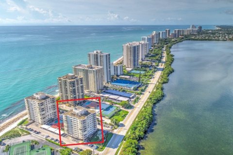 Condominio en alquiler en Riviera Beach, Florida, 2 dormitorios, 123.56 m2 № 1186398 - foto 1