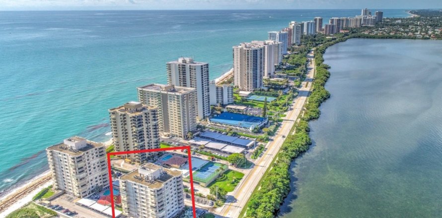 Condominio en Riviera Beach, Florida, 2 dormitorios № 1186398