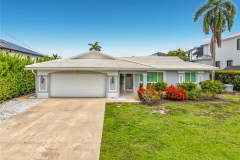 House in Bonita Springs, Florida 3 bedrooms, 166.95 sq.m. № 2284530