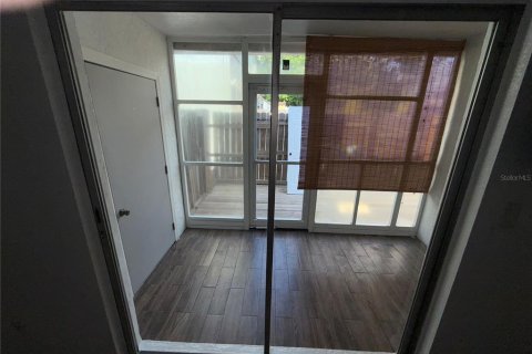 Condo in Tampa, Florida, 3 bedrooms  № 1899087 - photo 24