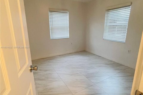 Propiedad comercial en venta en Fort Lauderdale, Florida, 122.63 m2 № 1990451 - foto 15