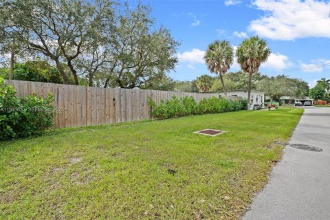 Propiedad comercial en venta en Fort Lauderdale, Florida, 122.63 m2 № 1990451 - foto 5