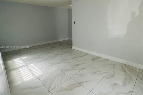 Propiedad comercial en venta en Fort Lauderdale, Florida, 122.63 m2 № 1990451 - foto 8
