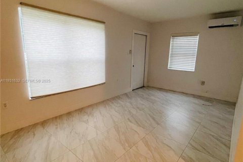 Propiedad comercial en venta en Fort Lauderdale, Florida, 122.63 m2 № 1990451 - foto 14