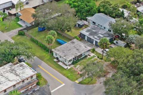 Propiedad comercial en venta en Fort Lauderdale, Florida, 122.63 m2 № 1990451 - foto 7