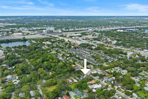 Propiedad comercial en venta en Fort Lauderdale, Florida, 122.63 m2 № 1990451 - foto 25