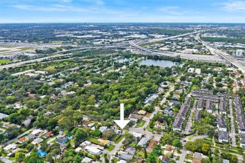 Propiedad comercial en venta en Fort Lauderdale, Florida, 122.63 m2 № 1990451 - foto 26