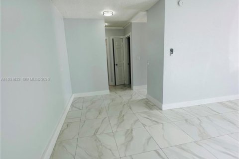 Propiedad comercial en venta en Fort Lauderdale, Florida, 122.63 m2 № 1990451 - foto 10