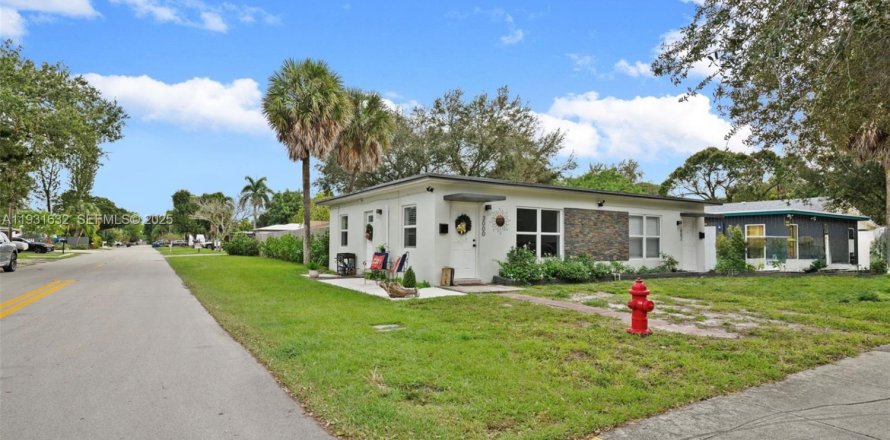 Propiedad comercial en Fort Lauderdale, Florida 122.63 m2 № 1990451