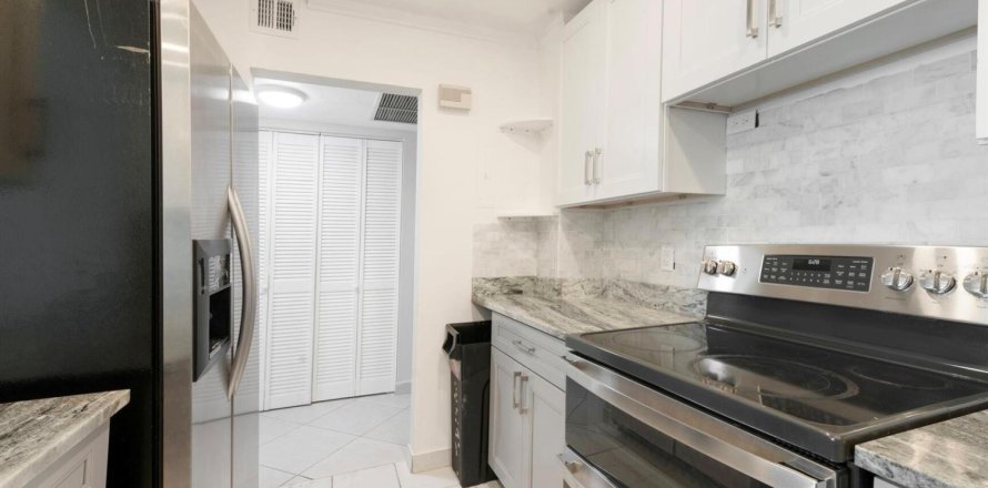Condo in Hollywood, Florida, 2 bedrooms № 2193280
