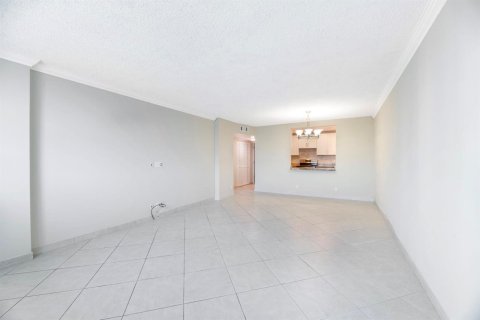 Condo in Hollywood, Florida, 2 bedrooms № 2193280 - photo 5