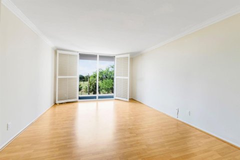 Condo in Hollywood, Florida, 2 bedrooms № 2193280 - photo 8