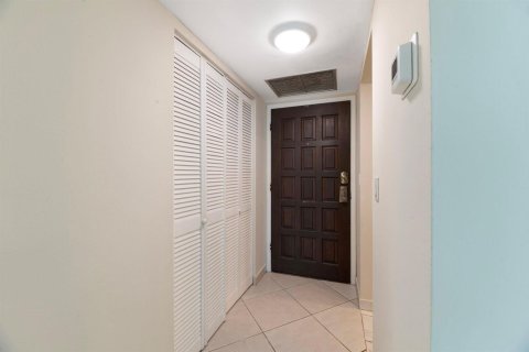 Condo in Hollywood, Florida, 2 bedrooms № 2193280 - photo 17