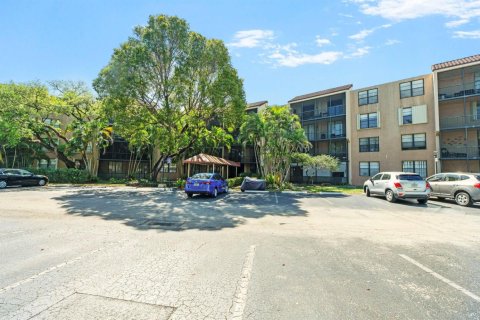 Condo in Hollywood, Florida, 2 bedrooms № 2193280 - photo 16