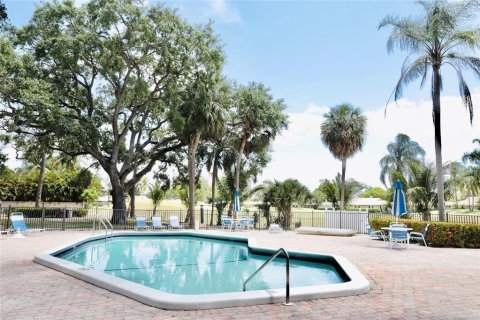 Condo in Hollywood, Florida, 2 bedrooms № 2193280 - photo 15