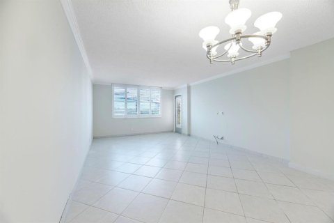 Condo in Hollywood, Florida, 2 bedrooms № 2193280 - photo 4