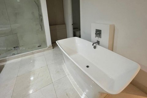 Condo in North Miami Beach, Florida, 3 bedrooms  № 2022010 - photo 9