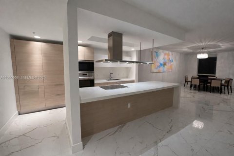 Condo in North Miami Beach, Florida, 3 bedrooms  № 2022010 - photo 2