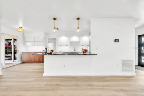 Купить виллу или дом в Пунта-Горда, Флорида 5 комнат, 136.38м2, № 2091681 - фото 8
