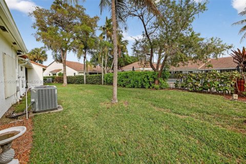 Copropriété à vendre à Aventura, Floride: 3 chambres, 125.79 m2 № 2244384 - photo 30
