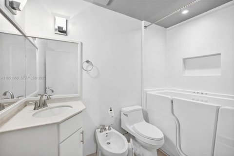 Copropriété à vendre à Aventura, Floride: 3 chambres, 125.79 m2 № 2244384 - photo 18